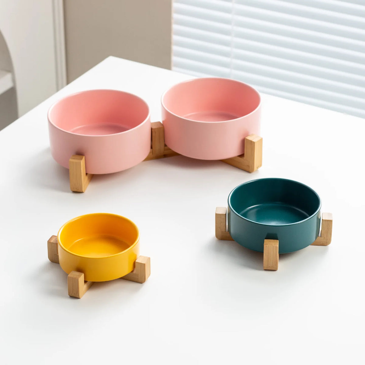BaKay Pedestal — Comedero elevado de madera